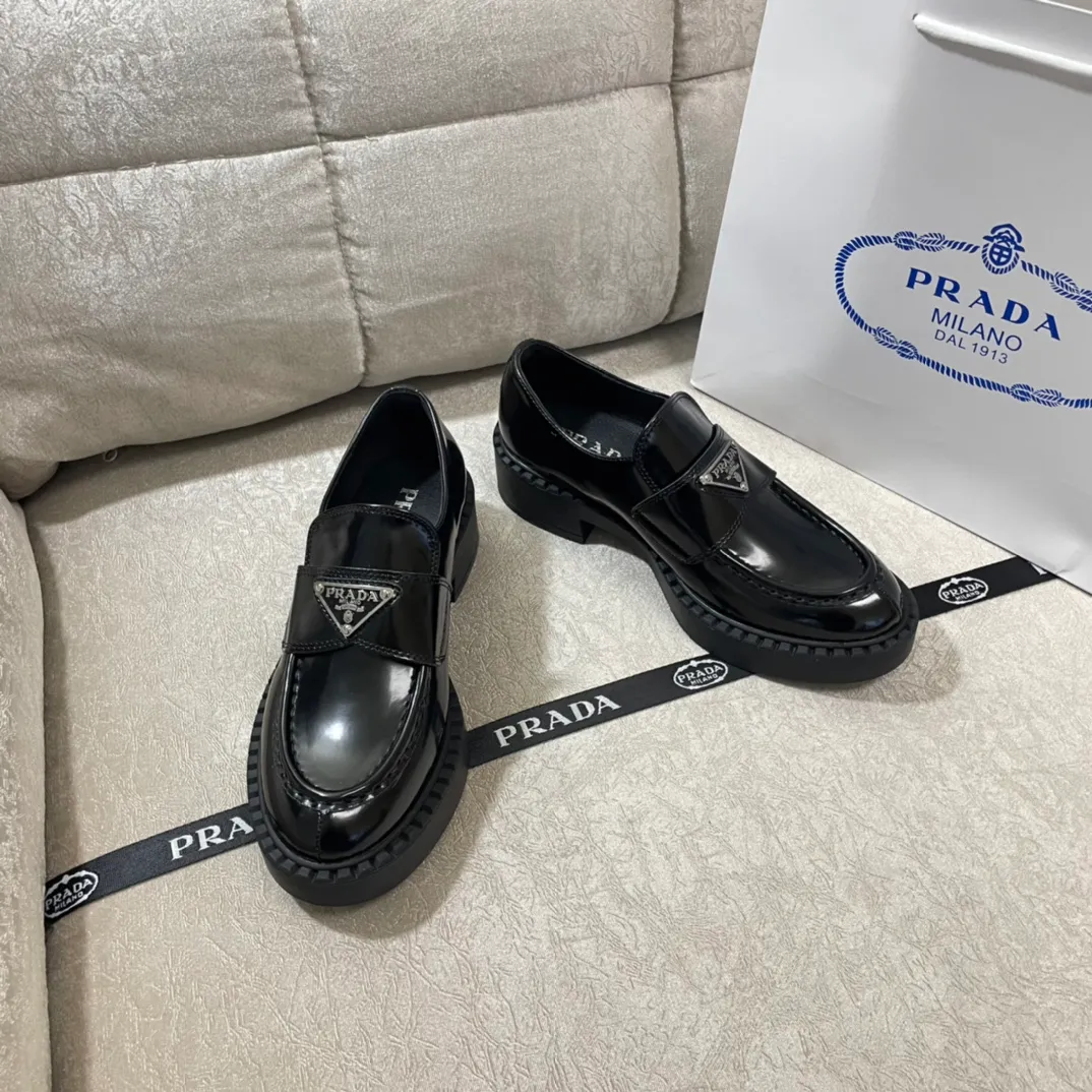 Factory direct sales p480🐘🐘Women's shoes, women's clothing Factory direct sales pRADA Official website synchronization # Unlimited out of stock at counters The purchasing version is strongly new Triangular silver buckle double bottom version Counter packaging Xiaohongshu Get Size: 35-40